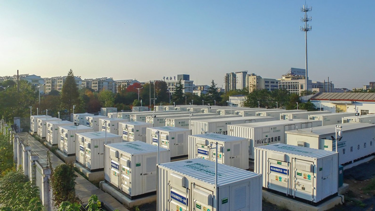 光伏儲能電站的電能存多久，10kw光伏電站配多大儲能