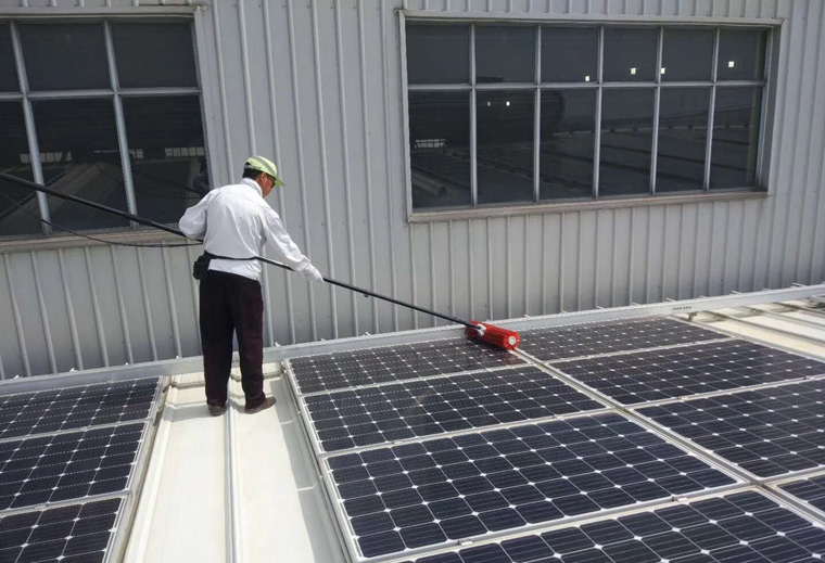 光伏發(fā)電怎么清洗，光伏板清潔要斷電嗎